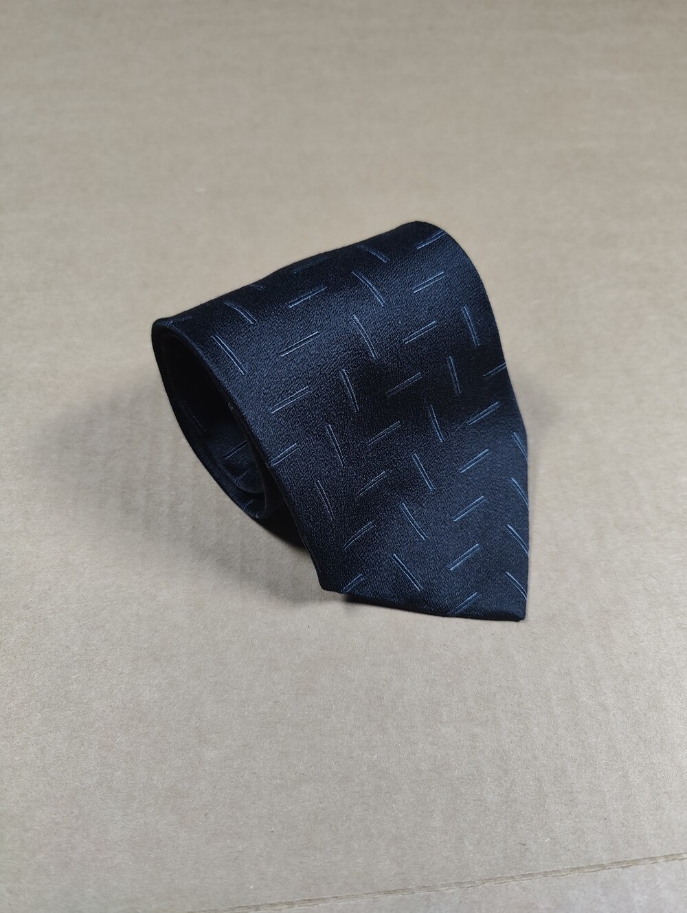 VTG Giorgio Armani Cravatte 100% Silk Black Geometric Line Motif Made In Italy